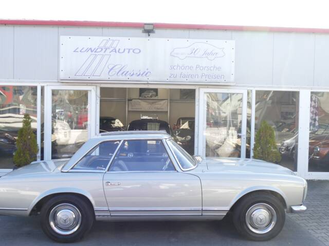 Mercedes-Benz 230 SL