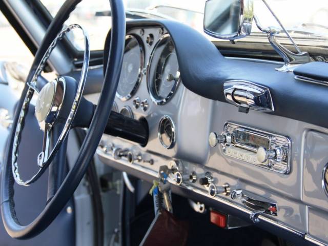 Mercedes-Benz 190 SL - MERCEDES BENZ 190 SL, Foto: (C) Nina Kaimer, Classic & Race Cars Peter Schleifer & Co