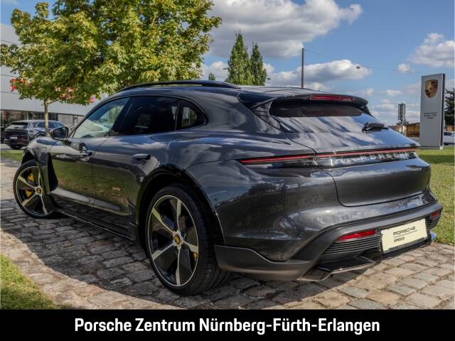 Porsche Taycan Turbo S Cross Turismo