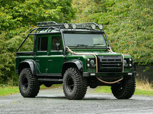 Image 1/36 of Land Rover Defender 110 (2005)