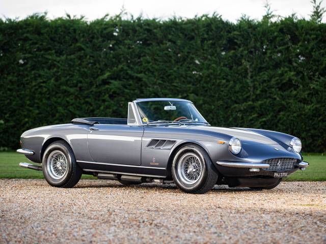Image 1/30 of Ferrari 330 GTS (1967)