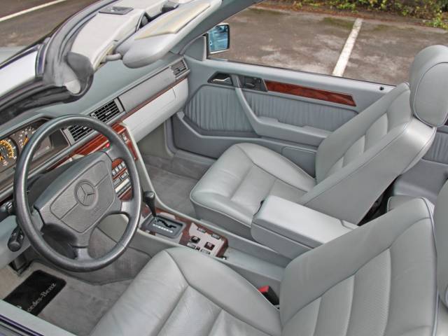 Mercedes-Benz E 320