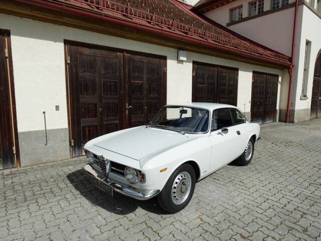Alfa Romeo Giulia GT 1300 Junior
