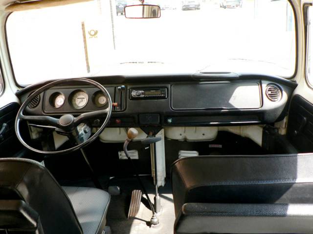 Volkswagen T2a minibus