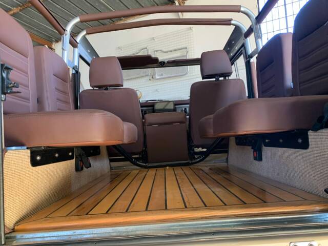 Land Rover Defender 90