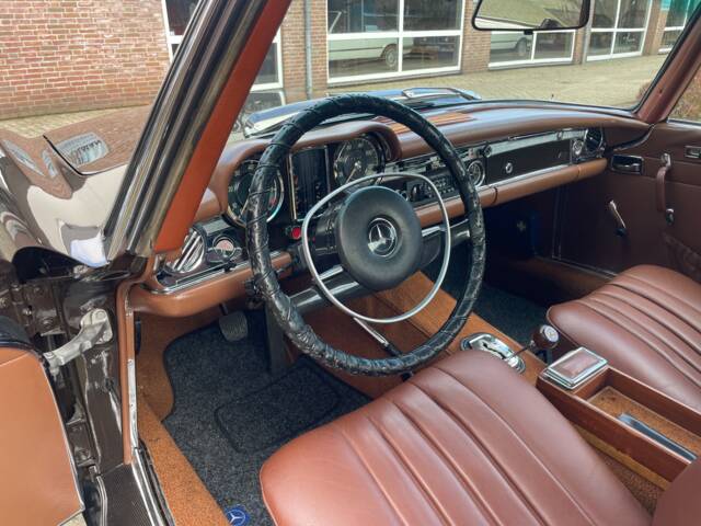 Mercedes-Benz 280 SL