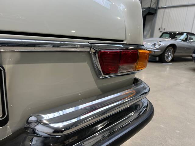 Mercedes-Benz 280 SE
