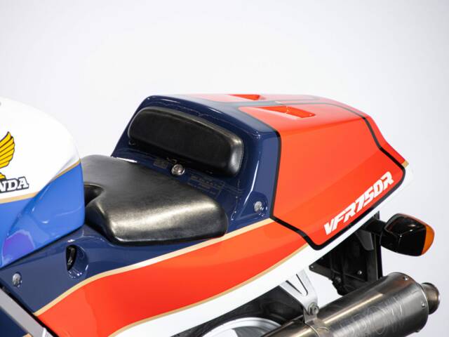 Honda VFR 750R RC 30