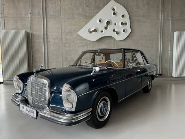 Image 1/28 of Mercedes-Benz 250 SE (1966)