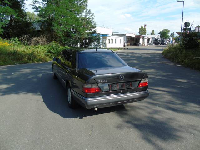 Mercedes-Benz 260 E Lang