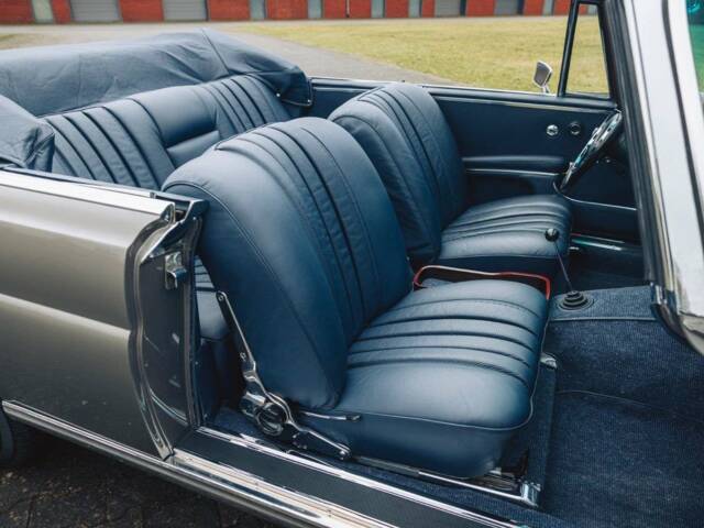 Mercedes-Benz 250 SE