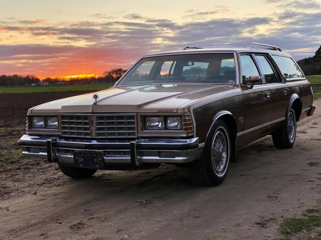 Bild 1/9 von Pontiac Grand Safari Wagon (1977)