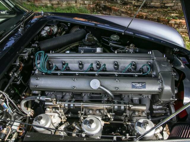 Aston Martin DB 6 Volante