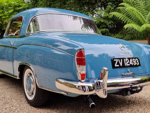 Mercedes-Benz 220 SE