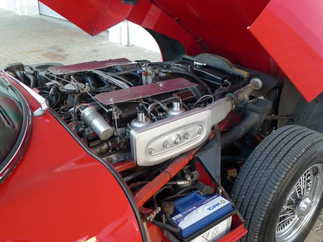 Jaguar E-Type V12 (2+2)