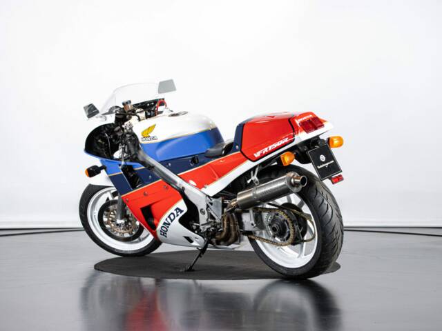 Honda VFR 750R RC 30
