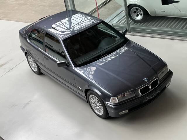 BMW 323ti Compact