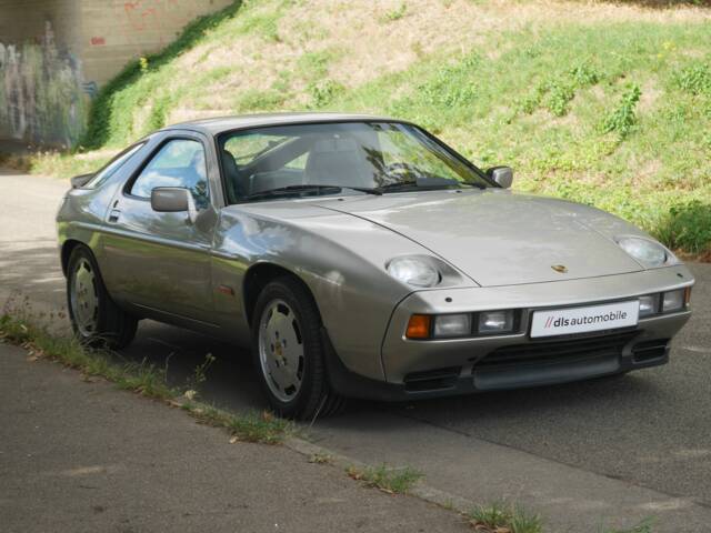 Porsche 928