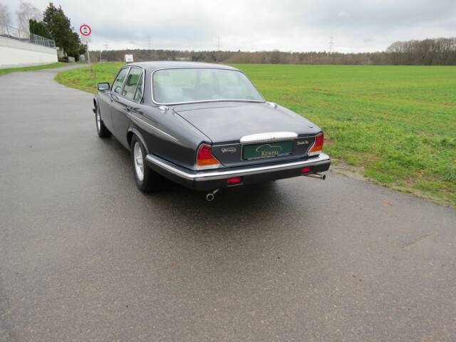 Daimler Double Six