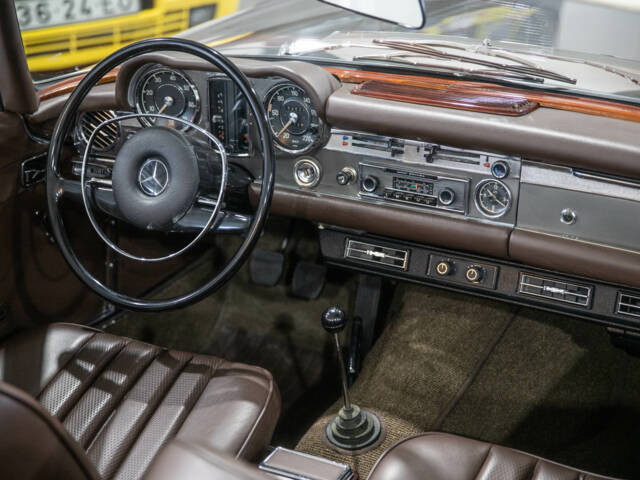 Mercedes-Benz 280 SL