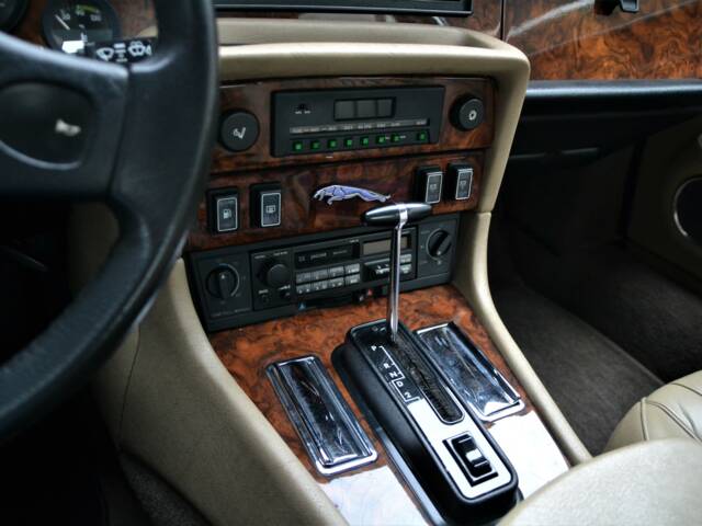 Jaguar XJ 12