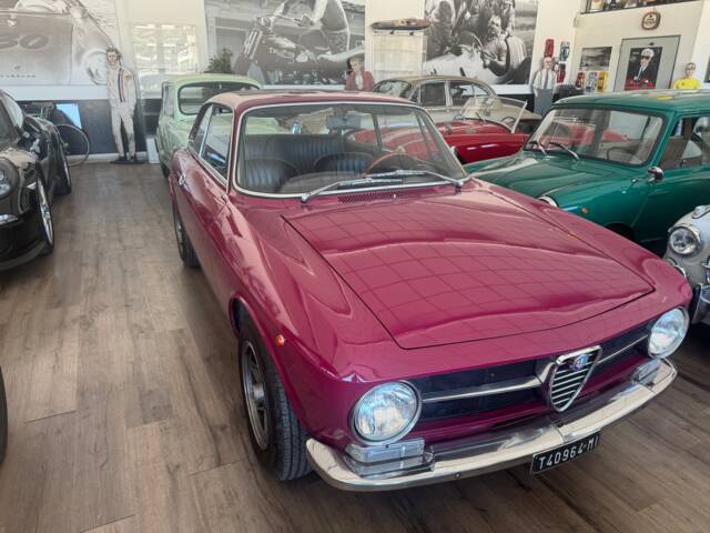 Image 1/8 of Alfa Romeo Giulia 1600 GT Junior (1973)