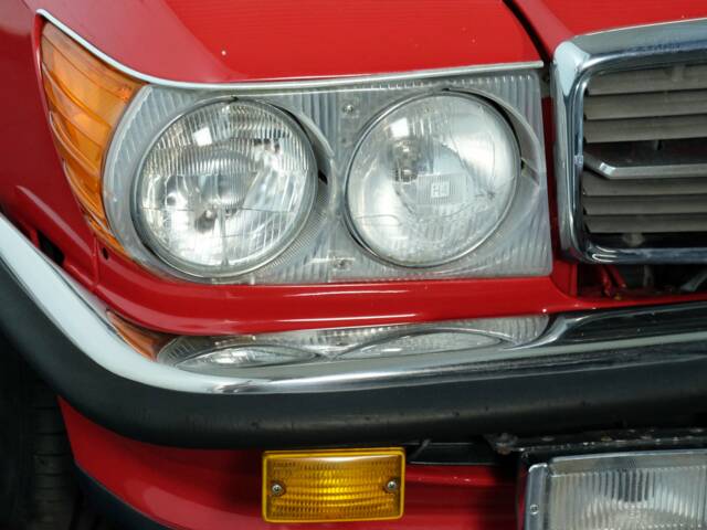 Mercedes-Benz 560 SL