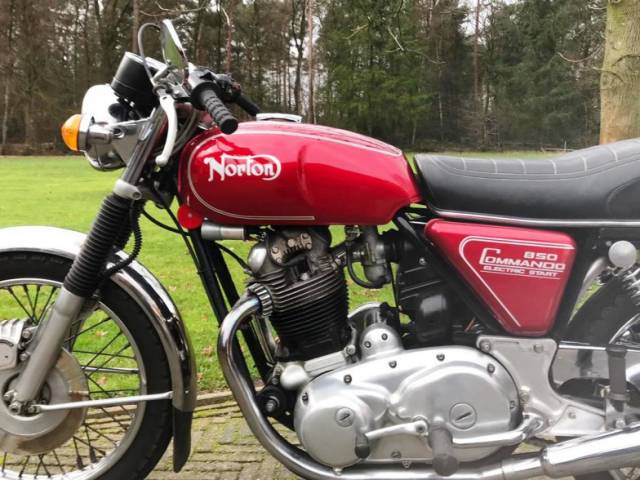 Image 1/27 de Norton DUMMY (1975)