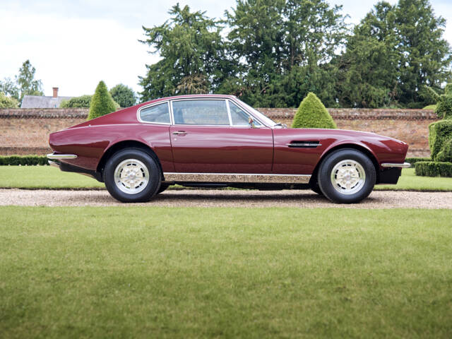 Aston Martin DBS V8