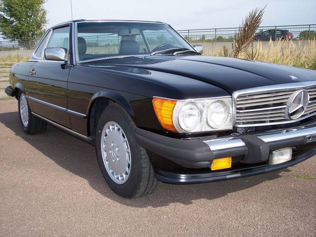 Mercedes-Benz 560 SL