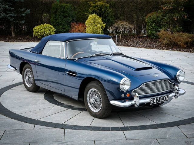 Image 1/14 de Aston Martin DB 4 Convertible (1963)