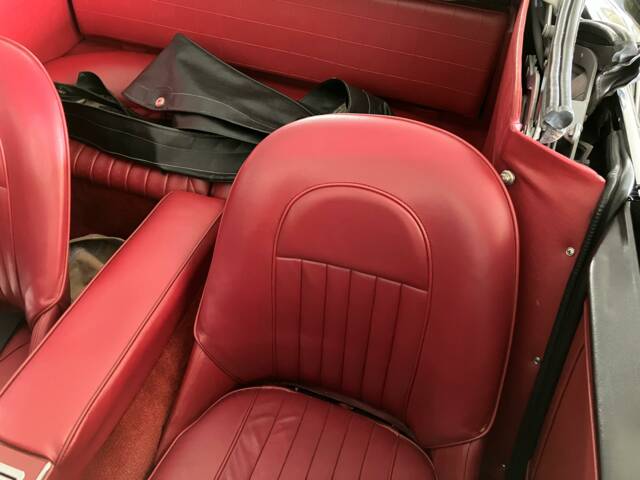 Austin-Healey 3000 Mk III (BJ8)