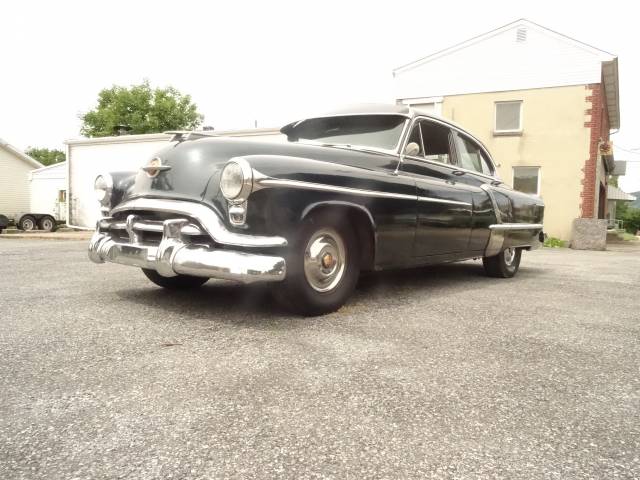 Bild 1/11 von Oldsmobile 98 Sedan (1952)