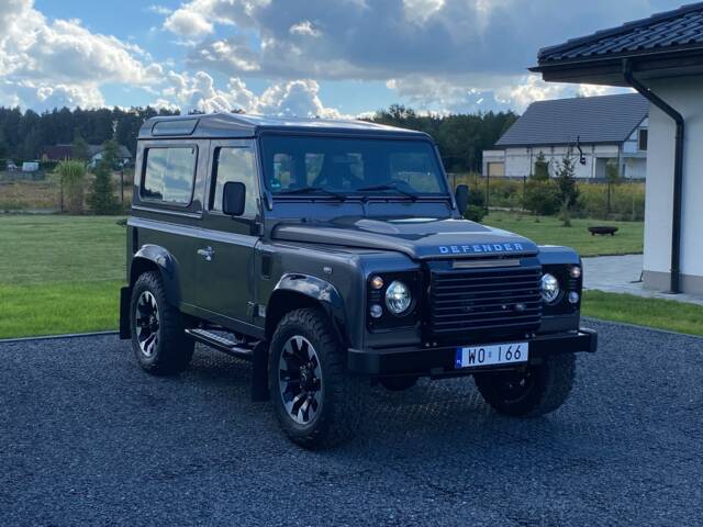 Land Rover Defender 90 Works V8 "70th Edition"