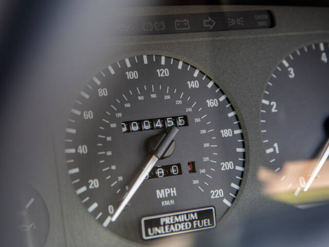 Jaguar XJ 220