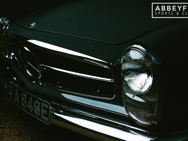 Mercedes-Benz 230 SL