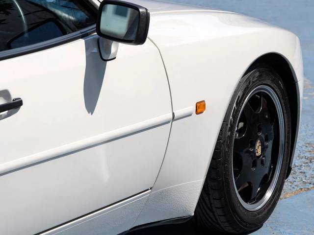 Porsche 944 S2