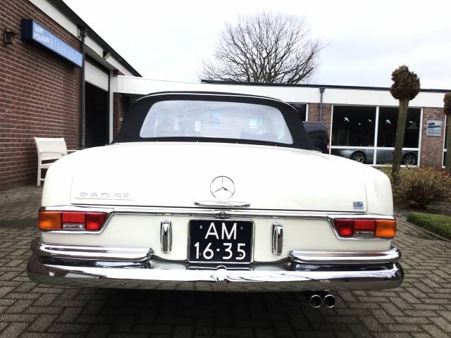 Mercedes-Benz 280 SE
