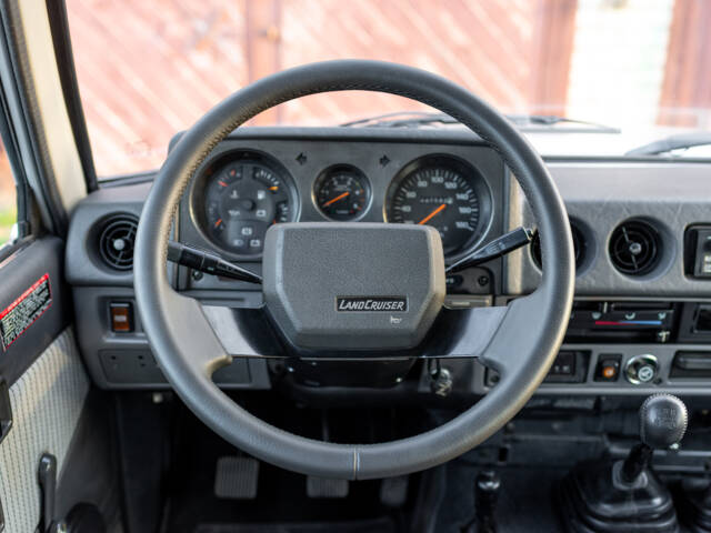 Toyota Land Cruiser HJ61 GX