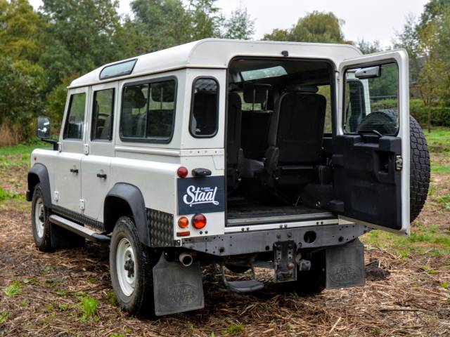 Land Rover Defender 110