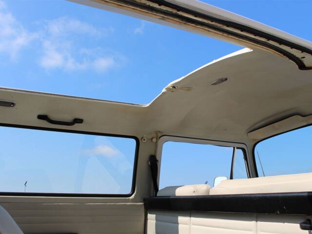 Volkswagen T2a minibus L