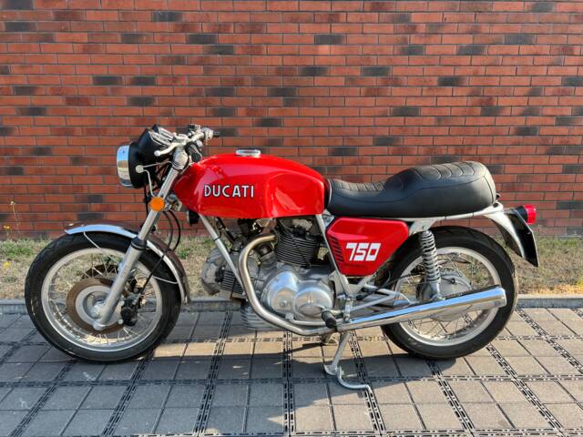 Ducati 750 GT