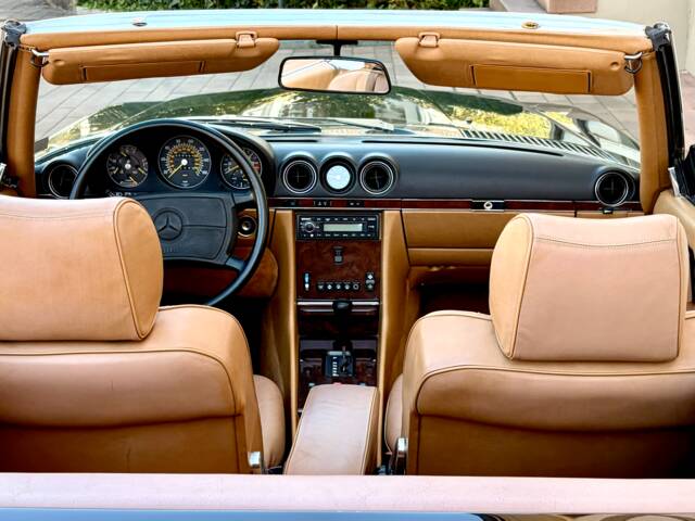 Mercedes-Benz 560 SL