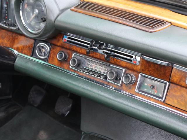 Mercedes-Benz 280 SE