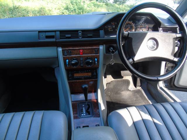 Mercedes-Benz 260 E Lang