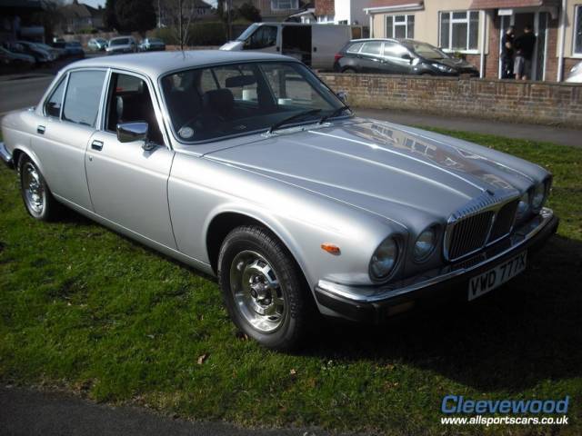 Imagen 1/9 de Daimler Sovereign 4.2 (1982)