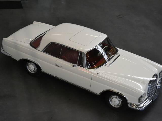 Mercedes-Benz 250 SE