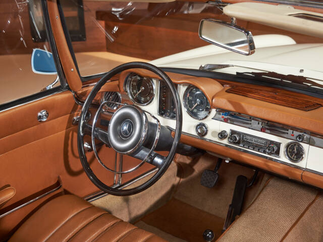 Mercedes-Benz 230 SL