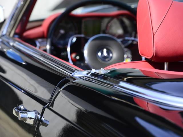 Mercedes-Benz 230 SL