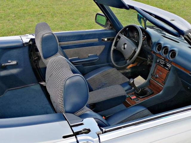 Mercedes-Benz 280 SL - Mercedes-Benz 280 SL intérieur
